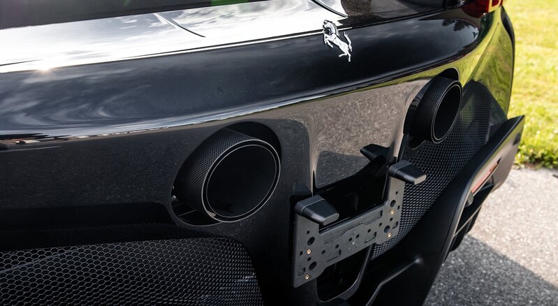 Novitec Ferrari SF90 Stradale/Spider | Carbon - Stainless Steel Tailpipes (Gold Plated with Carbon Matte Cover)