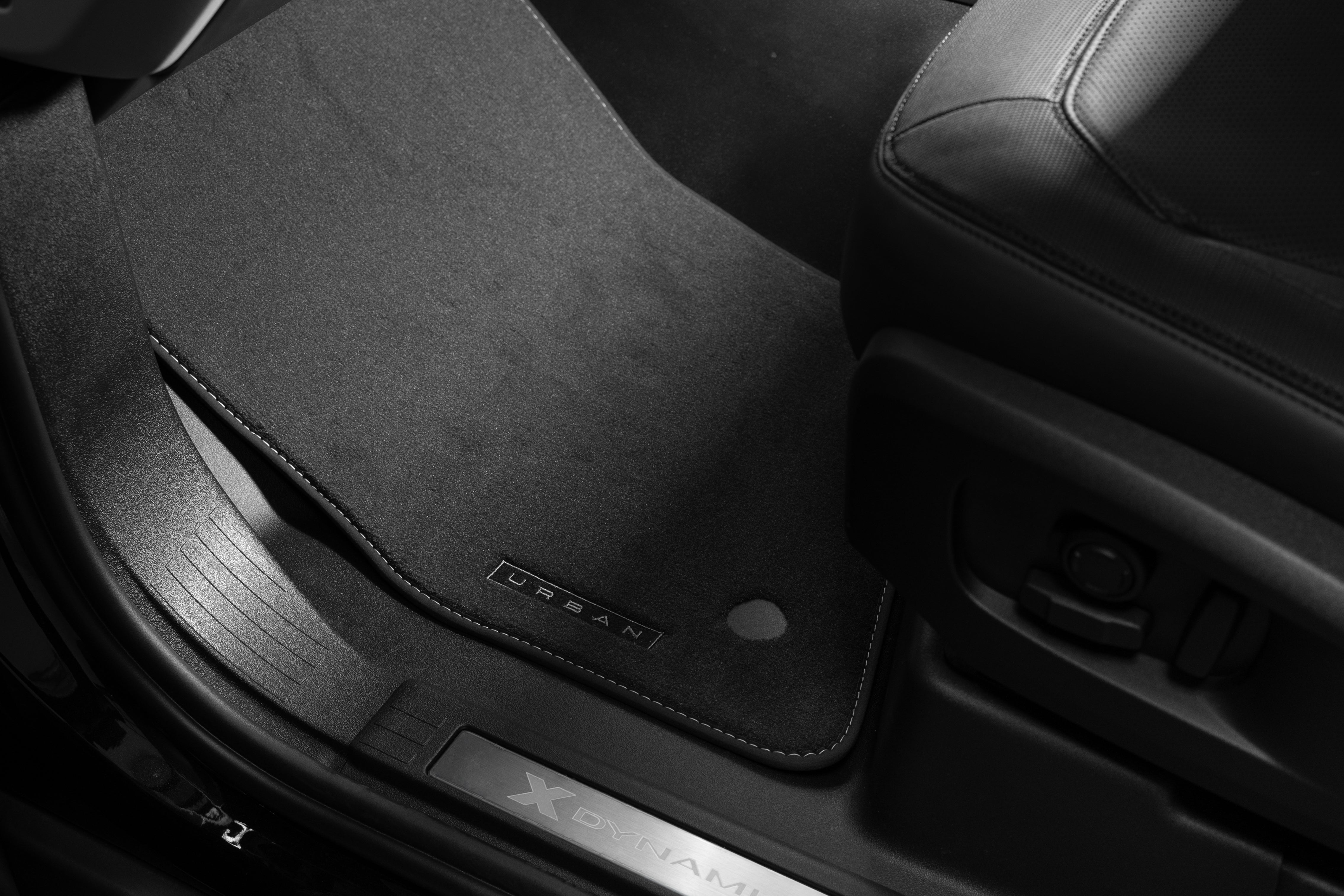 Urban Defender 90 / 110 Carpet Floor Mat Set