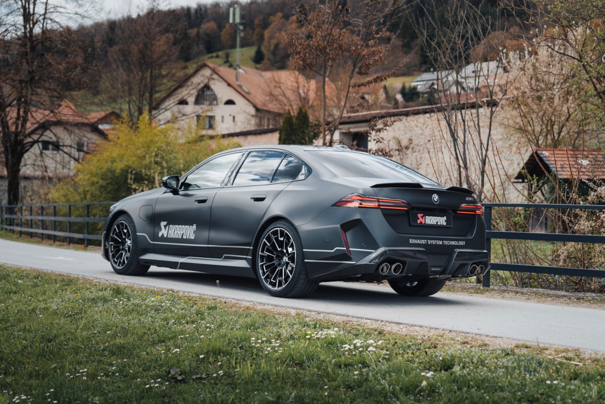 Akrapovic Slip-On Line (Titanium) for BMW M5 (G90, G99) 2025