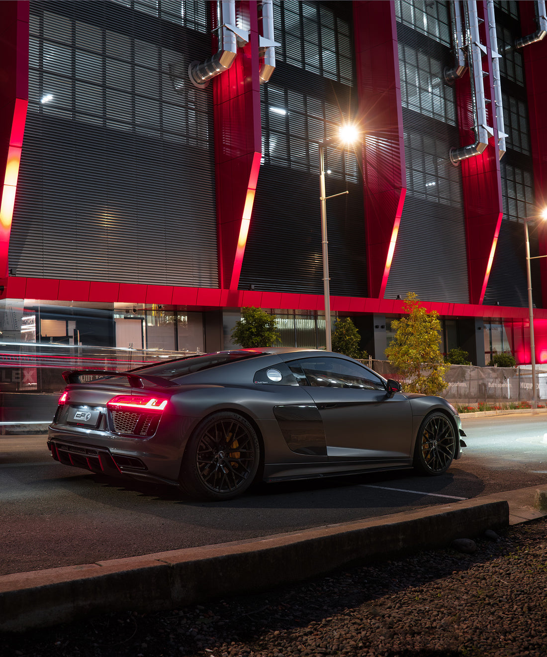R8 V10