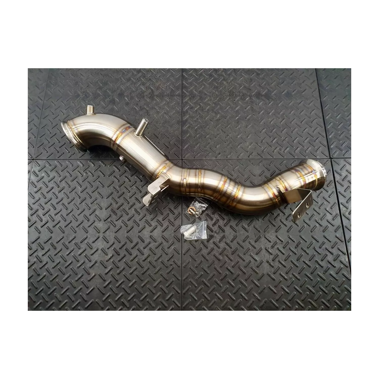 Redstar Catless Downpipe for C-class W206 AMG C43 / C63S E-Perf 2.0 M139L Engine 2022-present