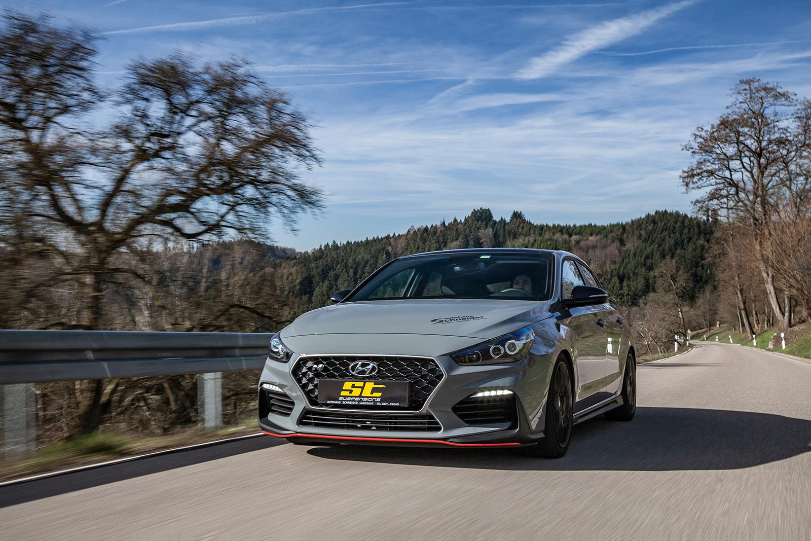 ST Coilovers ST XTA plus 3 galvanized steel (adjustable damping with top mounts) HYUNDAI i30 (PDE, PD, PDEN) 11/2016-