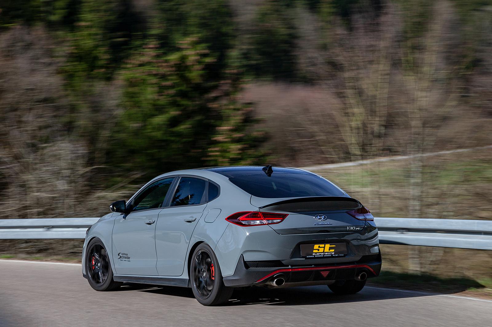 ST Coilovers ST XTA plus 3 galvanized steel (adjustable damping with top mounts) HYUNDAI i30 (PDE, PD, PDEN) 11/2016-