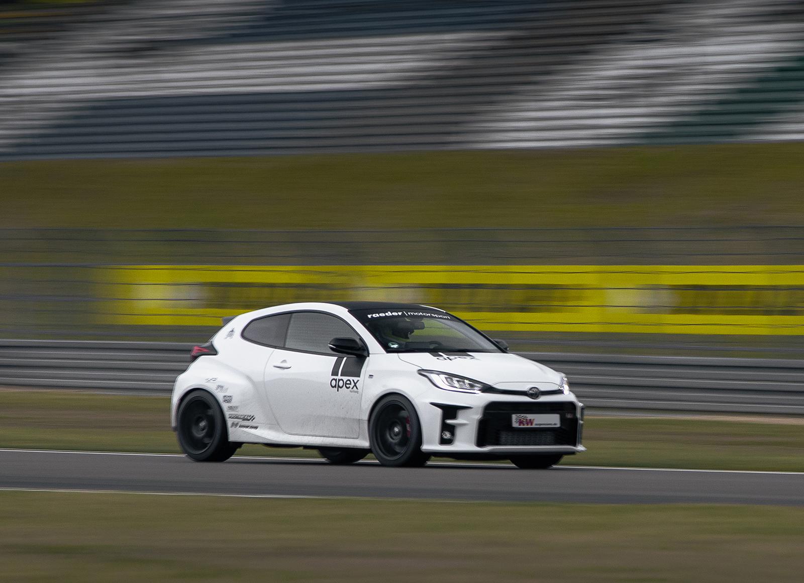 KW Coilover suspension V4 Clubsport incl. top mounts TOYOTA YARIS (_P21_, _PA1_, _PH1_) 02/2020-