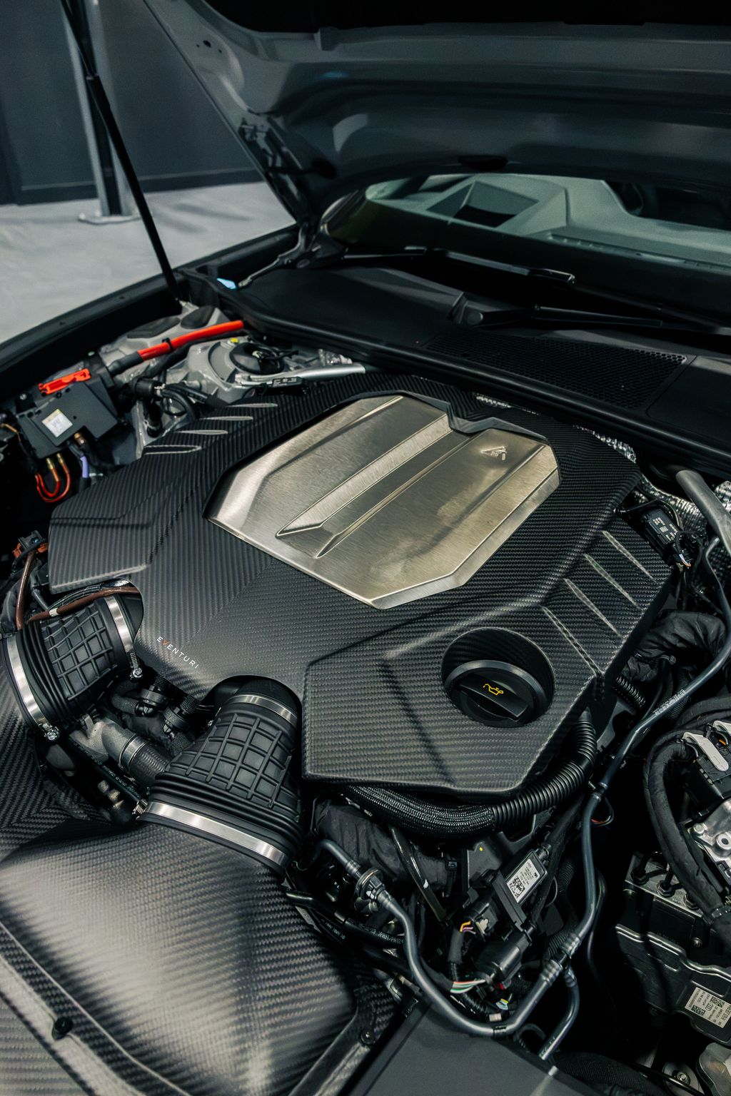 RS6 V8 engine bay