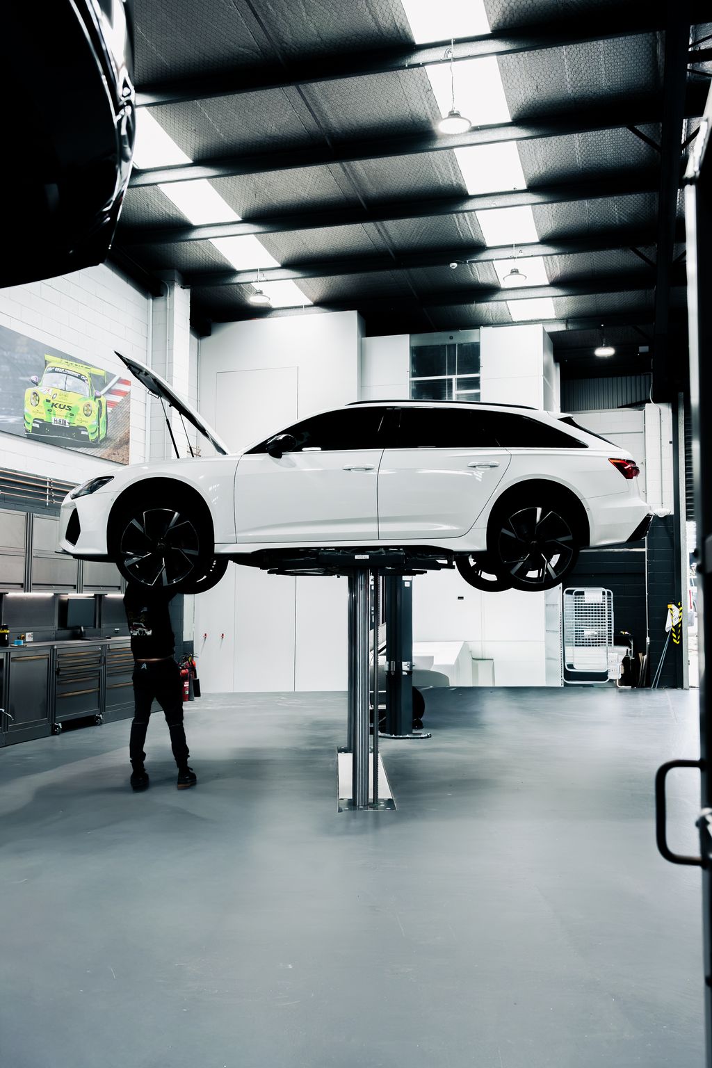 RS6 Avant up on the hoist