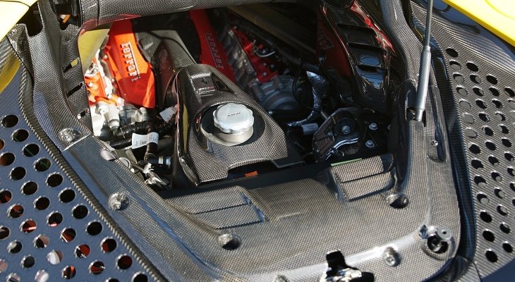 Ferrari SF90 Stradale | Cover Engine Bay