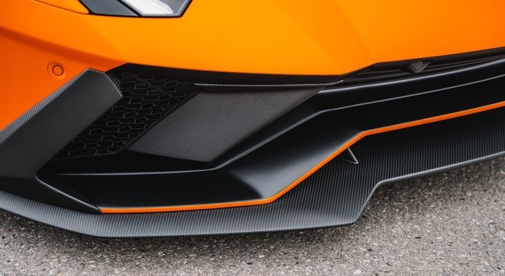 Lamborghini Aventador S/S Roadster | Front Strut